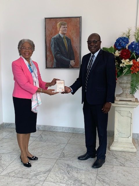 De Gouverneur van Curaçao, H.E. Lucille George-Wout en de heer Shurman R. Kook